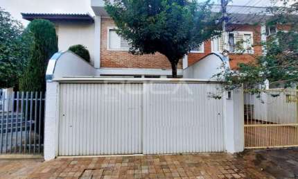 Sobrado de 4 dormitórios no Jardim Macedo em Ribeirão Preto