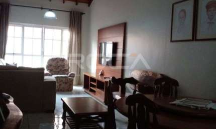 Casa padrão de 3 dormitórios com suíte e churrasqueira no bairro Palmares, Ribeirão Preto