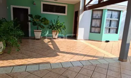 Casa de alto padrão com 3 dormitórios e piscina aquecida em Monte Alegre