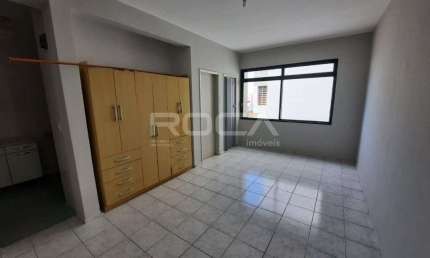 Kitnet para venda e locação com 1 dormitório no Centro, em Ribeirão Preto.