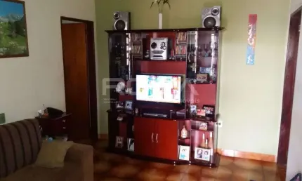 Casa à venda com 2 dormitórios na Vila Albertina em Ribeirão Preto.