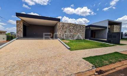 Casa térrea em Condomínio Fechado Locação e á venda com 3 suítes no Residencial Alto do Castelo I em Ribeirão Preto.
