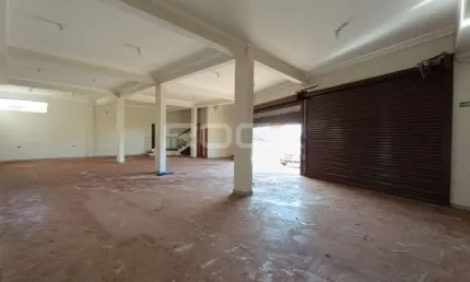 Galpão Comercial para Alugar com 420m² de área útil no bairro Jardim Cristo Redentor em Ribeirão Preto