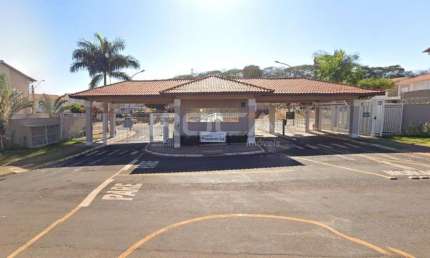 Casa à venda com 2 dormitórios no bairro Vila do Golf, em Ribeirão Preto.