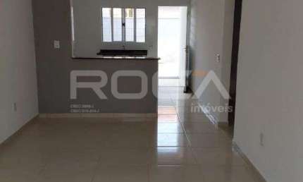 Casa à venda com 2 dormitórios no bairro Ângelo Jurca em Ribeirão Preto.