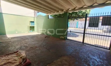 Casa à venda com 2 dormitórios no bairro Ipiranga, em Ribeirão Preto.
