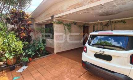 Casa à venda com 3 dormitórios no bairro Ipiranga, em Ribeirão Preto.