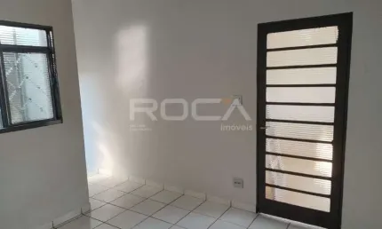 Casa à venda com 3 dormitórios no bairro Jardim Orestes Lopes de Camargo, em Ribeirão Preto