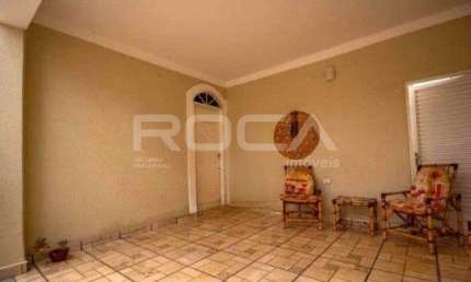 Casa térrea à venda com 3 dormitórios no bairro Jardim Castelo Branco, em Ribeirão Preto.