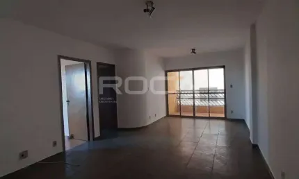 Apartamento à venda com 2 dormitórios no Centro de Ribeirão Preto.