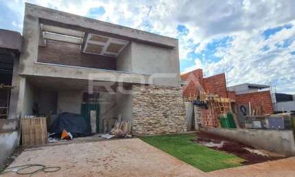 Casa à venda com 3 suítes no Condomínio Valência, em Ribeirão Preto.