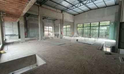 Loja comercial para locação na Vila do Golf, em Ribeirão Preto.