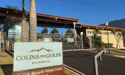 Casa Sobrado à venda com 3 quartos sendo 3 suítes no Condomínio Colina do Golf, em Ribeirão Preto.