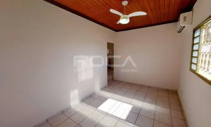 Casa para locação com 2 quartos no bairro Jardim Paulistano, em Ribeirão Preto.