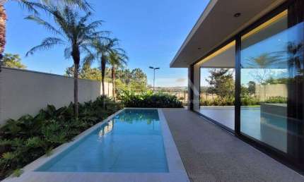 Casa Sobrado à venda no Condomínio Reserva Santa Luisa, com 4 suítes.