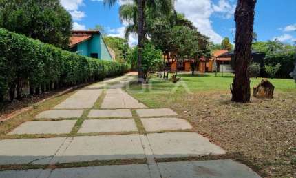 Casa à venda e locação com 3 quartos, sendo 1 suíte, no bairro Recreio das Acácias, em Ribeirão Preto.