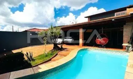 Casa sobrado para fins residenciais ou comerciais com 4 quartos, sendo 3 suítes, para alugar no bairro Jardim Califórnia, em Ribeirão Preto.