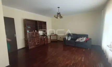 Casa à venda com 4 quartos, sendo 2 suítes, no bairro Jardim Paulista, em Ribeirão Preto.