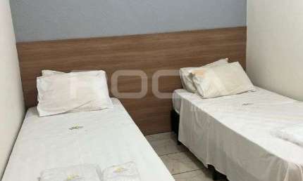 Apartamento kitnet para alugar no bairro Jardim Macedo, em Ribeirão Preto.