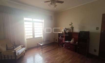 Casa à venda com 4 quartos, sendo 1 suíte, no bairro Monte Alegre, em Ribeirão Preto.