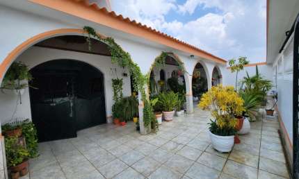 Vendo  Sobrado Amplo – Ideal para Moradia ou Investimento Comercial!