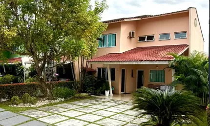 Vendo linda Casa Duplex em Condomínio no Parque Dez