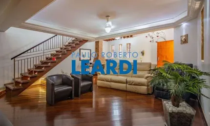 Casa à venda na rua barra do chapéu, 159, lapa, são paulo por r$ 1.799.000