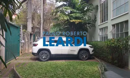 Casa à venda na Rua Catanduva, 66, Pacaembu, São Paulo por R$ 3.300.000