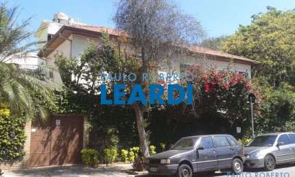 Casa à venda na Praça Tomás Morus, 151, Perdizes, São Paulo por R$ 2.000.000