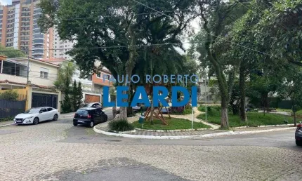Casa à venda na praça doutor carvalho franco, 63, vila mariana, são paulo por r$ 1.240.000