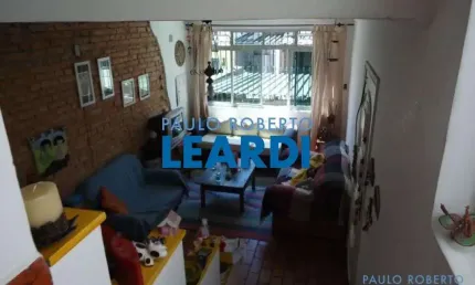 Casa à venda na Rua Tavares Bastos, 793, Pompéia, São Paulo por R$ 1.600.000
