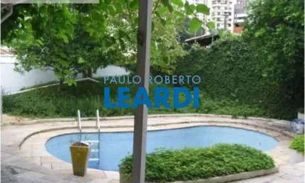 Casa à venda na Rua Itamarati, 45, Pacaembu, São Paulo por R$ 4.200.000