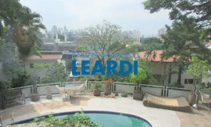 Casa à venda na Rua Itápolis, 1414, Pacaembu, São Paulo por R$ 4.600.000