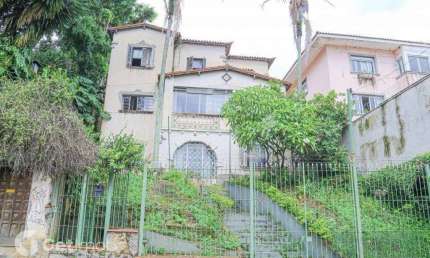 Casa com 3 quartos à venda na Rua Itacaranha, 55, Pacaembu, São Paulo por R$ 2.100.000