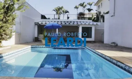 Casa à venda na Rua Teodoro Ramos, 43, Pacaembu, São Paulo por R$ 4.500.000
