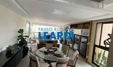 Apartamento à venda na Alameda dos Arapanés, 178, Moema, São Paulo por R$ 3.500.000