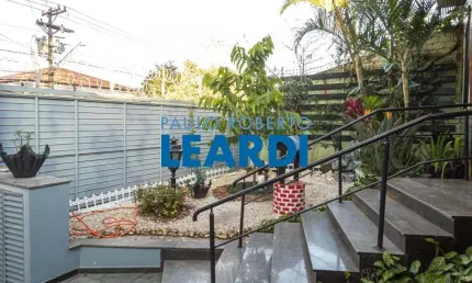 Casa à venda na Avenida Piassanguaba, 2688, Planalto Paulista, São Paulo por R$ 3.300.000