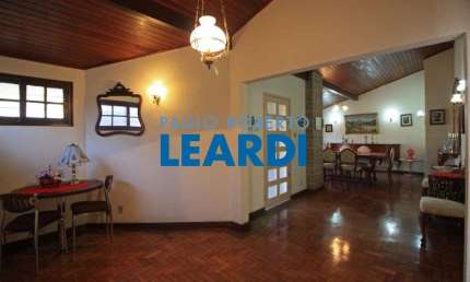 Casa à venda na Avenida Paulo VI, 426, Sumaré, São Paulo por R$ 1.990.000