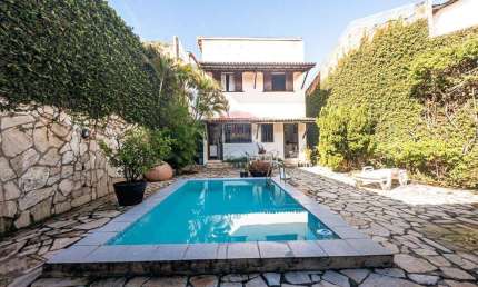 CASA TRIPLEX SOLTA COM PISCINA PRIVATIVA E TERRAÇO - STELLA MARIS