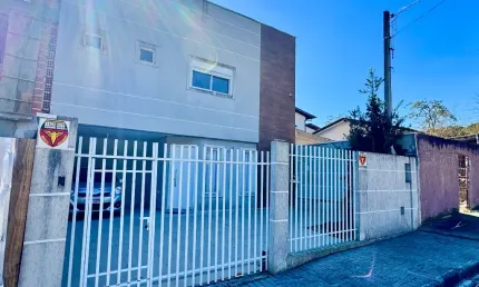 Casa com 3 quartos à venda na Avenida Francisco M. Albizu, Bacacheri, Curitiba