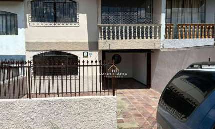 Sobrado com 3 dormitórios à venda, 104 m² por R$ 550.000 - Uberaba - Curitiba/PR