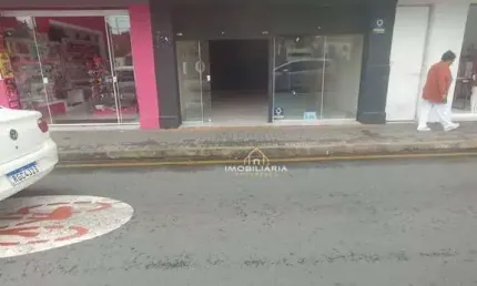 Loja para alugar por R$ 4.500/mês - Novo Mundo - Curitiba/PR