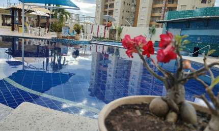 Apartamento mobiliado com sacada e piscinas termais na região turística de Caldas Novas