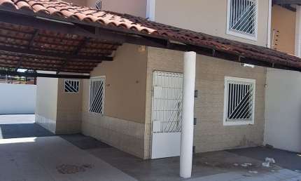 Casa Duplex com 4 Quartos de  Esquina  a poucos metros da Av Silas Munguba e da UECE!
