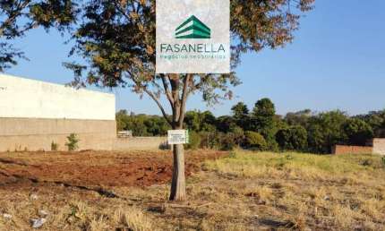 Terreno comercial à venda no Jardim Indaiá, Araraquara  por R$ 680.000