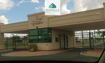 Terreno à venda no Condomínio Portal das Tipuanas, Araraquara  por R$ 360.000