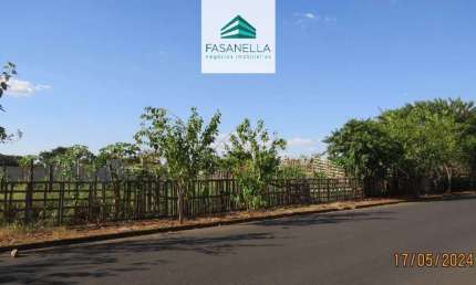 Terreno comercial à venda no Conjunto Habitacional Victório de Santi, Araraquara  por R$ 170.000