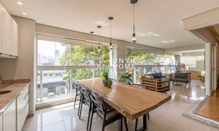 Vila Olímpia: Apartamento de 210 m² para Locação. 4 Suítes, Varanda Gourmet e Elevador Privativo.