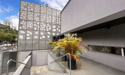 Casa Comercial para Locação - Acabamento Fino e Elegância Incomparável! Ideal para Clínica médica ,