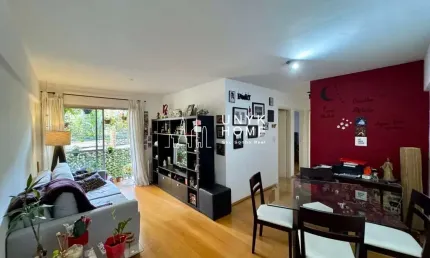 Apartamento à venda na Vila Olímpia de 68m², 2 dormitórios, varanda e 1 vaga de garagem.